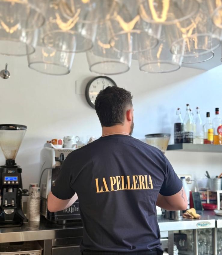Equip de La Pelleria darrere la barra
